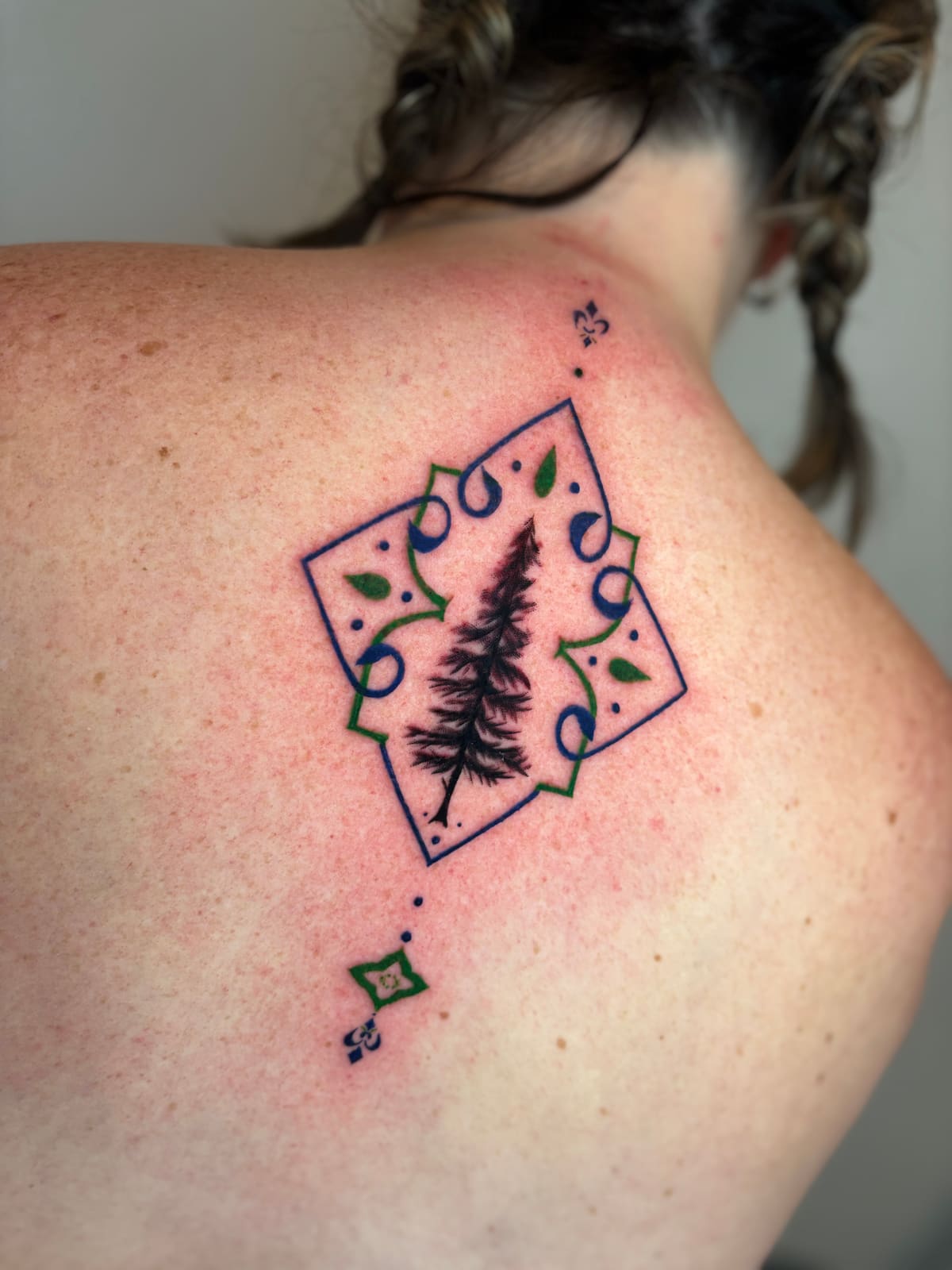 Fine Line tattoo by Aya