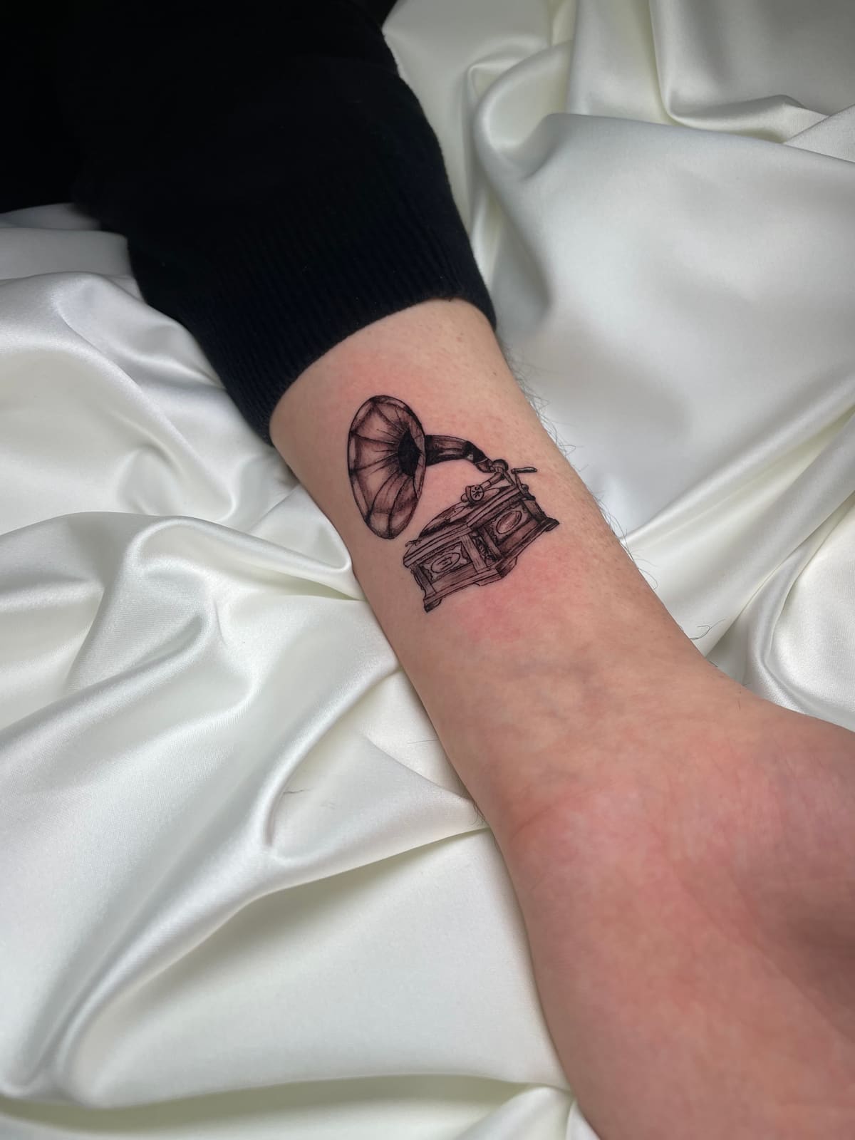 Fine Line tattoo by Aya